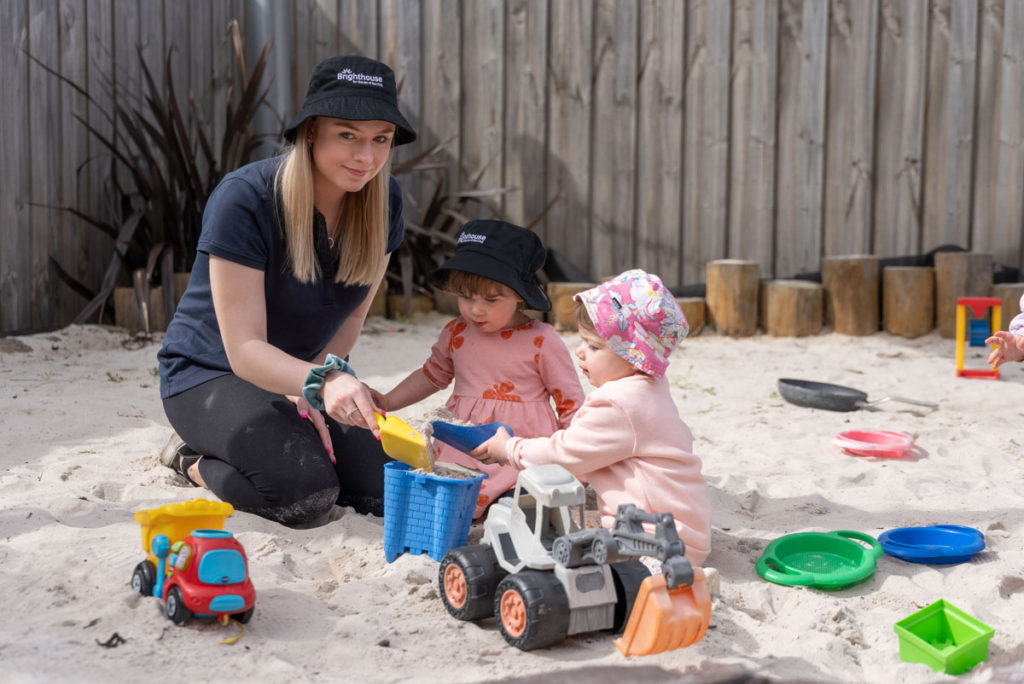 Brighthouse South Morang Educator and Children Playing 03